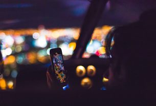 Telefon w samochodzie – odpowiedni uchwyt