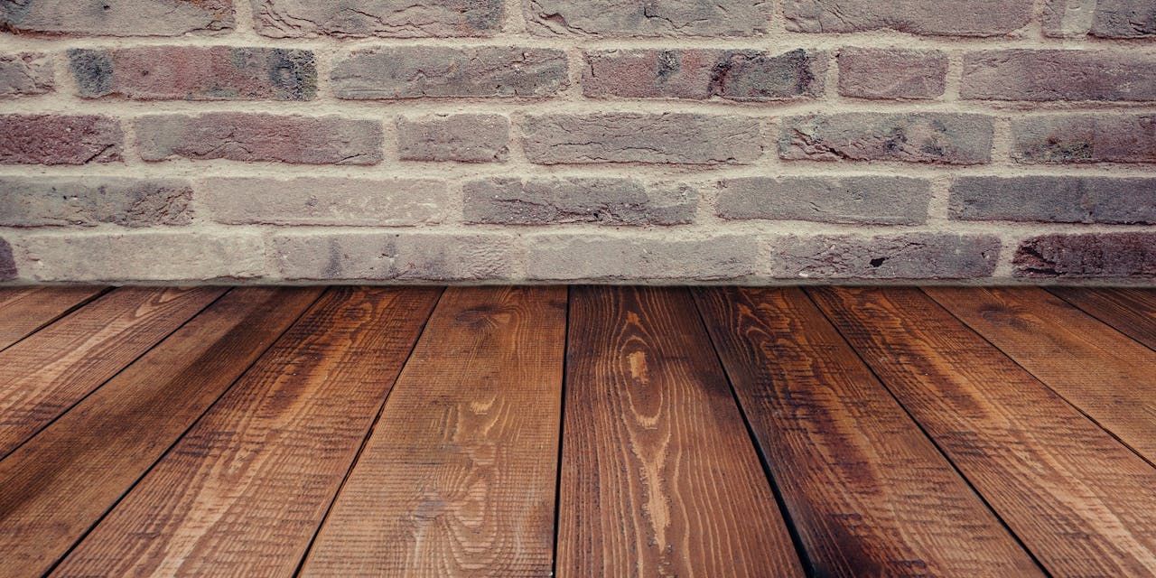 Sposób na odnowienie starych drewnianych mebli - co warto zrobić?